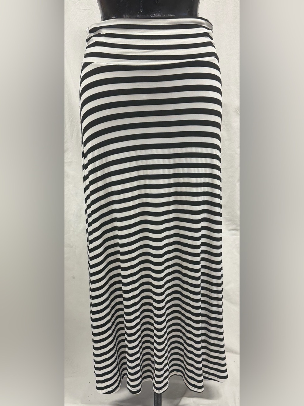 Jonathan Martin B&W Striped stretchy Maxi Skirt size MEDIUM